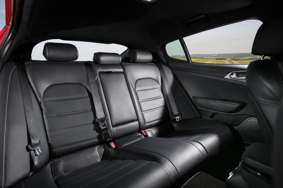 Интерьер Kia Stinger GT AWD (CK) 2017 года  (WW) (фото 27 из 40)